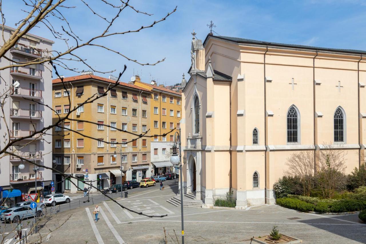 Suite Foscolo, In Piazza A Trieste Exteriör bild